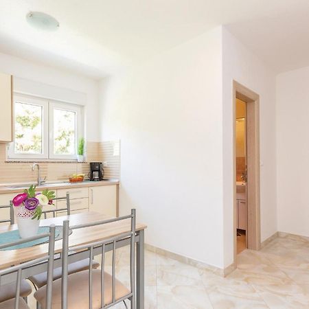 Awesome Apartment In Krvavica With Kitchen ภายนอก รูปภาพ