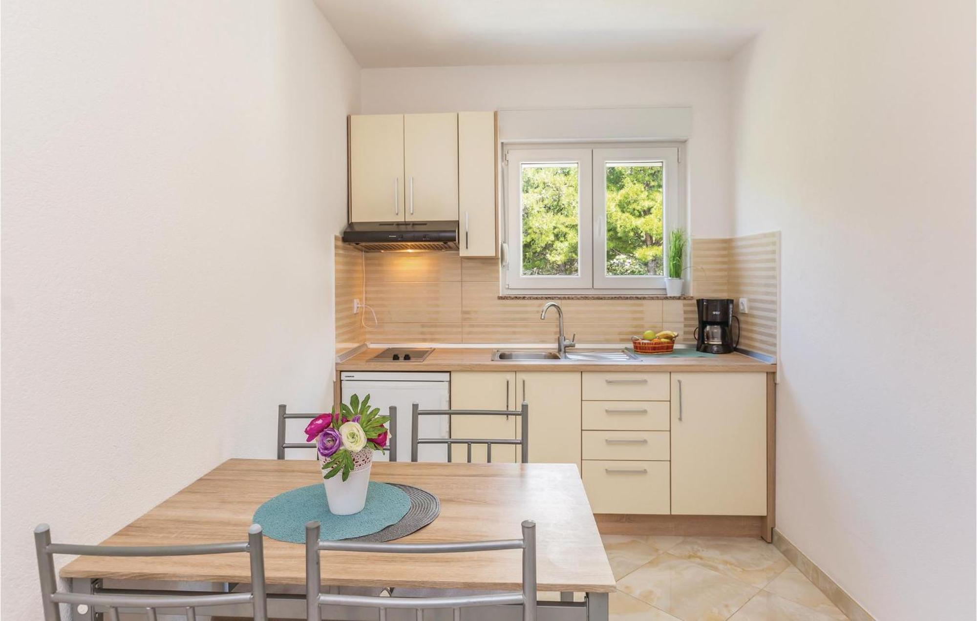 Awesome Apartment In Krvavica With Kitchen ภายนอก รูปภาพ