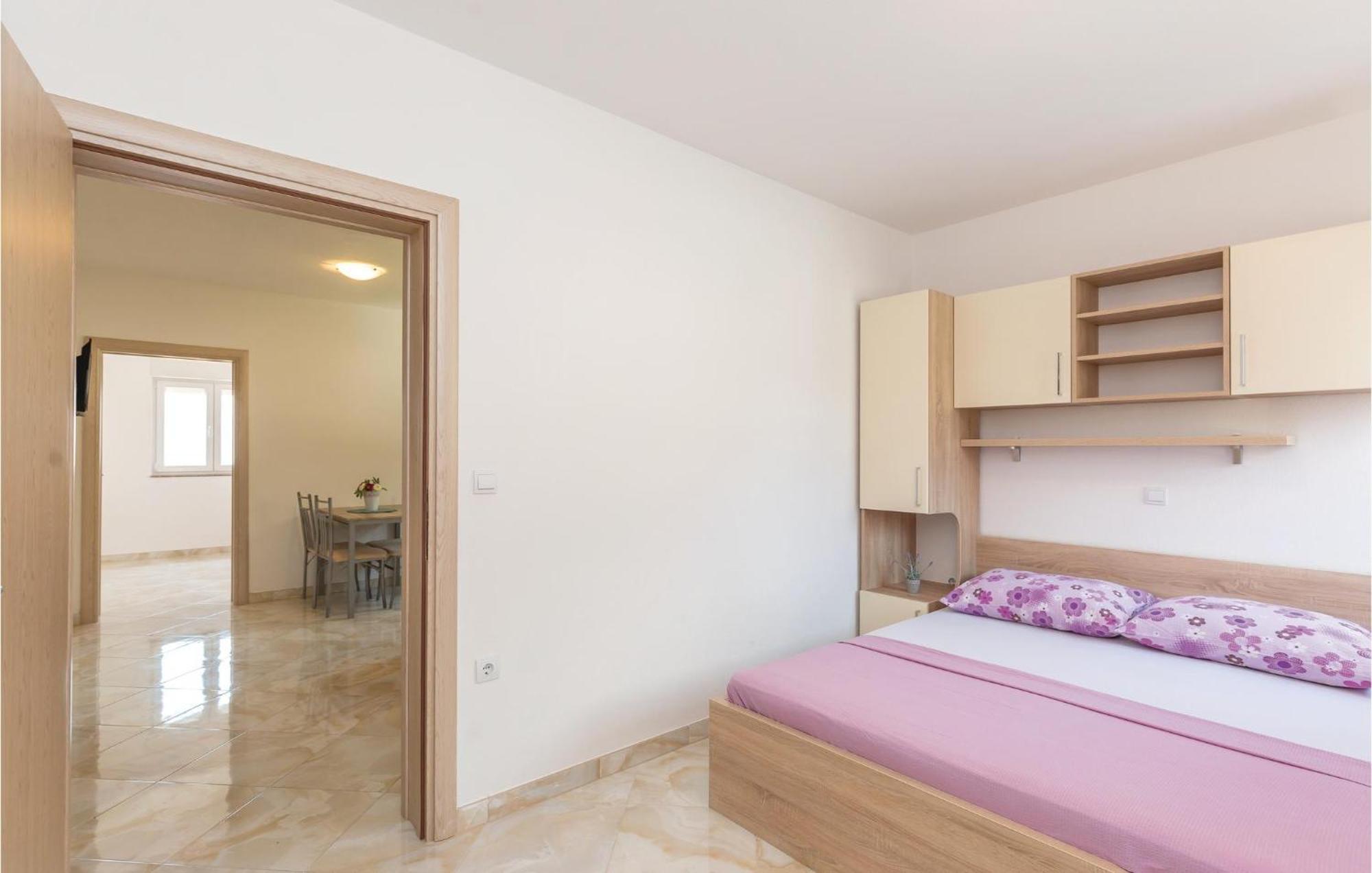 Awesome Apartment In Krvavica With Kitchen ภายนอก รูปภาพ