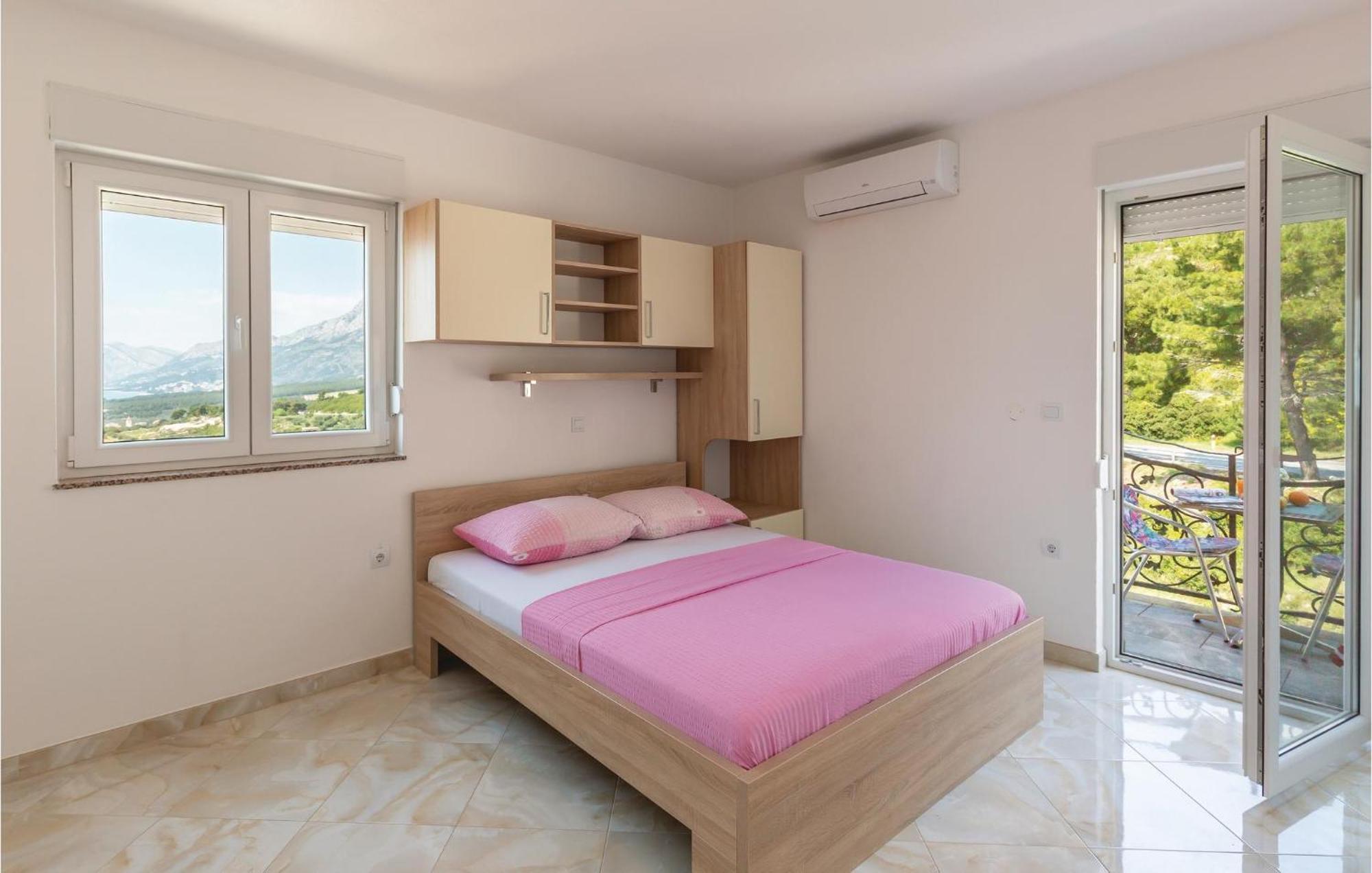 Awesome Apartment In Krvavica With Kitchen ภายนอก รูปภาพ